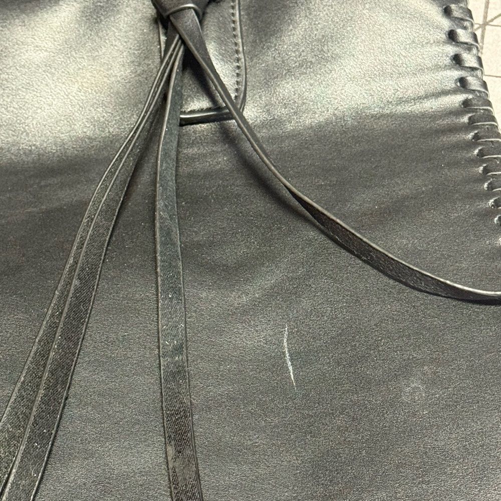 Forever 21 | Black Whipstitch Tote Bag | Tassel Detail Faux Leather - Picture 8 of 8